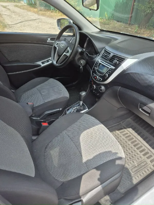 Продаю hyundai solaris 2011 год ‼родной ️пробег 183000 км подтверждено автотекой‼️️ по тех части на 5+ двигатель 1.6 (цепной) работает как часики. Тяга отличная. Расход в среднем 7-8 литров кпп - самый надежный автомат(без пинков и вылетов) в такси и прочих организациях некогда не работал(100%) хорошая комплектация :мульти руль, кондиционер,4 эсп, подогревы передних сидений, туманки, эл. Зеркала.2 ключа и 2 брелка сигнализация шерхан масло менялось каждые 6 000 км (от замены до замены не грамма не берет) салон в отличном состоянии. Ходовая часть на отлично, не чего не гремит и не скрипит. Любые проверки с вашей стороны только приветствуются. ‼️цена 780тыс обоснованый торг только у капота(по телефону не торгуюсь) тел +7 949 355 41 74
📞 Звоните: +7(949)3554174 - фотография - 6