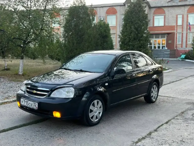 Продам chevrolet lecetti 2008 года в очень хорошем состоянии
Кузов. Без гнили рыжиков вздутия и всего прочего дно завод стаканы ланжероны завод равный и красивый кузов
Двигатель. Робатает ровно не каких посторонних звуков не дымит не троит масло не розходует от слова совсем
Коробка. Переключает мягко без хрустов и вылетов
Ходовая. Вся идеальная не чего не стучит не гудит вообще без вложений авто сел и поехал
Автотека зелёная без дтп ограничений и всего такого
Цена на данный автомобиль 550 тысяч торг присутствует +79493717727 если не дозвонились на этом номер телеграм (связь плохая) возможен обмен - фотография - 2