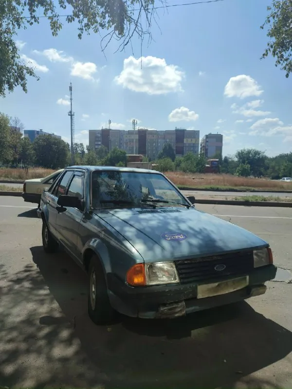 Ford escort 3 поколение хетчбэк 5-дв. 1.3 4mt 1983 на полном ходу 50 000р донецк днище хорошее, без гнили. Электрика работает, свет яркий - ближний, дальний led лампы, сигнализация, 2 ключа, не гудит, не дымит, двигатель работает без проблем, передачи переключаются не выбивают, стоит газ евро 2/бензин карбюратор solex, расходники менялись, печка дует, магнитола, камера заднего вида, но камеру нужно подключить летом меняли грм, помпу, свечи, акб на новые, так же менялись ступичные подшипники, тормозные колодки и диски и заменили все прокладки из минусов вмятина на бампере сзади и заменить правый противотуманный фонарь, сломана ручка на пассажирской левой двери, но дверь открывает есть рыжики, в силу возраста учет временный днр продажа по тех паспорту цена 50 т. Р донецк +7 949 847 88 89
📞 Звоните: +7(949)8478889 - фотография - 1