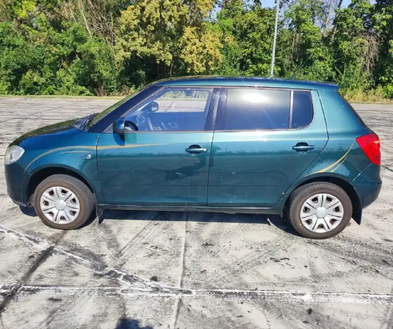 Продам skoda fabia 2007г. В 1.6 автомат, 220т. Км родного пробега, птс оригинал, сборка чехия, автомобиль без дтп, в заводском окрасе, без рыжиков и гнили, машина южная, двигатель масло не ест, не дымит, ошибок нет, акпп 6ст aisin, ходовая не стучит, 2 комплекта резины, кондиционер работает, печка греет, подогрев сидений, вложений не требует. Автотеку предоставлю. Любые проверки за ваш счёт приветствуются. Документы чистые, оформление в мрэо. Осмотр донецк. Пригоню в ваш город по договоренности.
Цена 690т. Руб торг
+79493790571 - фотография - 5