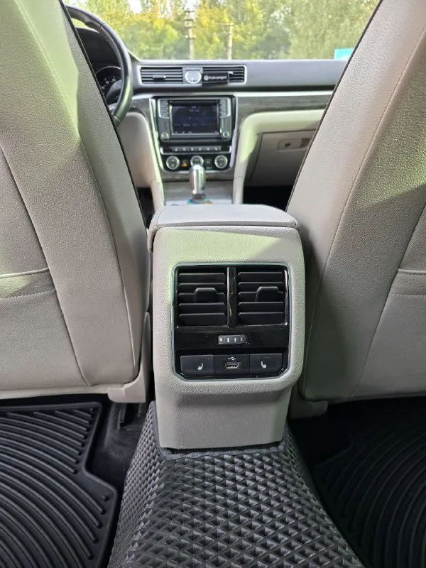 Продам семейный volkswagen passat b8 2016. Пробег 116.000, бензин, 1.8. Абсолютно без проблемный автомобиль-сел и поехал. Турбированный двигатель, кнопка старт/стоп,
Коробка-автомат aisin. Обогрев передних и задних сидений, круиз-контроль, камера заднего вида, система контроля слепых зон, экстренное торможение, багажник открывается датчиком сенсором. Зимние шины в комплекте.
Донецк. Цена 1 685 000
+79493616517 Дмитрий - фотография - 10