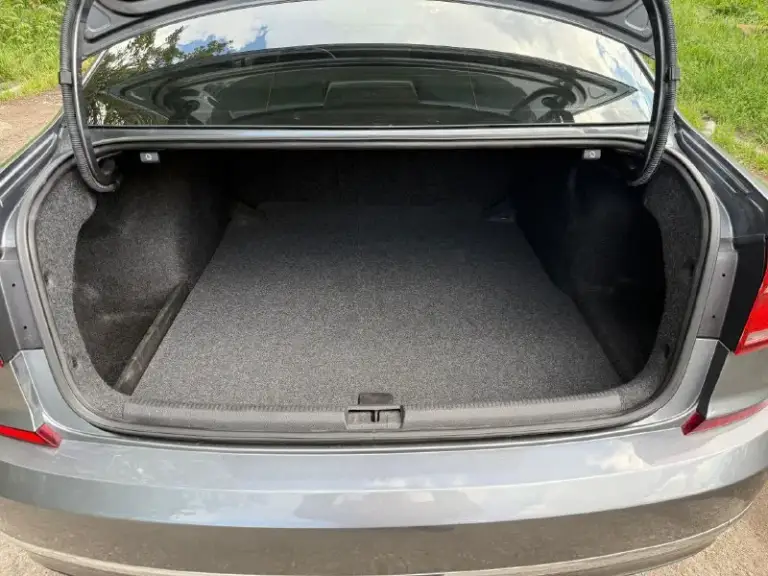 Продам семейный volkswagen passat b8 2016. Пробег 116.000, бензин, 1.8. Абсолютно без проблемный автомобиль-сел и поехал. Турбированный двигатель, кнопка старт/стоп,
Коробка-автомат aisin. Обогрев передних и задних сидений, круиз-контроль, камера заднего вида, система контроля слепых зон, экстренное торможение, багажник открывается датчиком сенсором. Зимние шины в комплекте.
Донецк. Цена 1 685 000
+79493616517 Дмитрий - фотография - 8