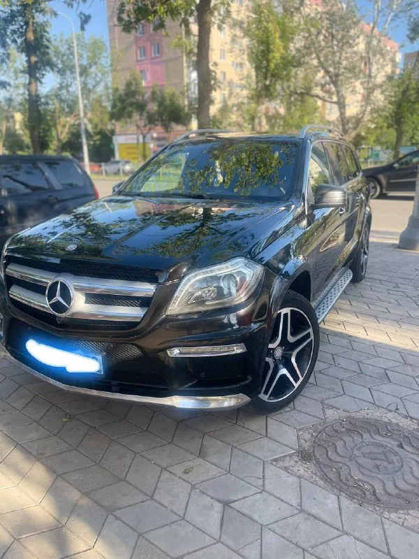 Мерседес gl 350,amg обвесы, диски 21, 2013 год, официал в одних руках, 2 комплекта резины, 7 мест, 3 литра дизель, 220 тыс пробег ( оригинал ) кузов не бит не крашен, перед в броне пленке, автомобиль покрыт керамикой,
Дотяжки дверей, адаптивный свет, авто парковка, круиз контроль, 3 х зонный климат контроль, камера 360, электро багажник, люк. Вентиляция передних сидений, подогрев передних и задних сидений, элекрорегулировка передних сидений, цена 3,7млн. +79497051401 - фотография - 1