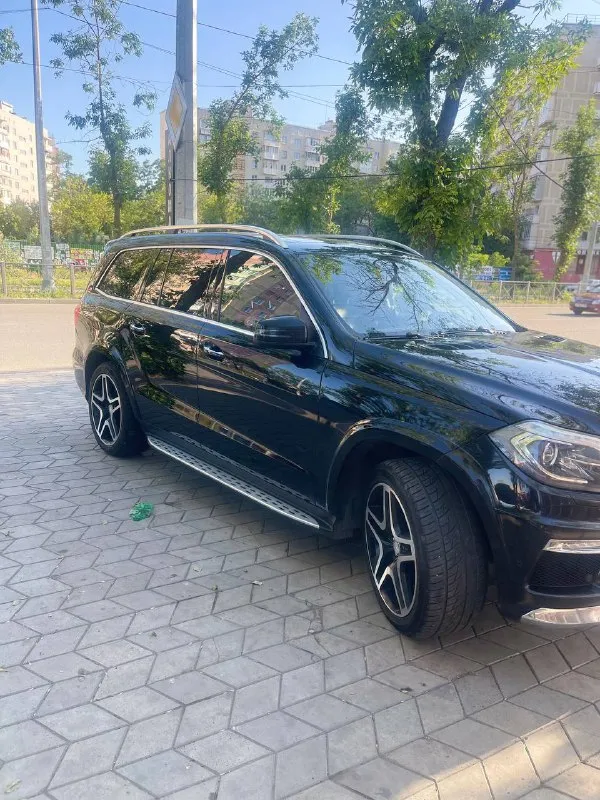 Мерседес gl 350,amg обвесы, диски 21, 2013 год, официал в одних руках, 2 комплекта резины, 7 мест, 3 литра дизель, 220 тыс пробег ( оригинал ) кузов не бит не крашен, перед в броне пленке, автомобиль покрыт керамикой,
Дотяжки дверей, адаптивный свет, авто парковка, круиз контроль, 3 х зонный климат контроль, камера 360, электро багажник, люк. Вентиляция передних сидений, подогрев передних и задних сидений, элекрорегулировка передних сидений, цена 3,7млн. +79497051401 - фотография - 2