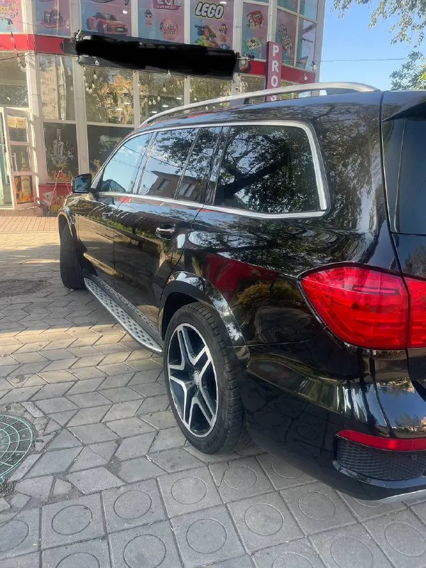 Мерседес gl 350,amg обвесы, диски 21, 2013 год, официал в одних руках, 2 комплекта резины, 7 мест, 3 литра дизель, 220 тыс пробег ( оригинал ) кузов не бит не крашен, перед в броне пленке, автомобиль покрыт керамикой,
Дотяжки дверей, адаптивный свет, авто парковка, круиз контроль, 3 х зонный климат контроль, камера 360, электро багажник, люк. Вентиляция передних сидений, подогрев передних и задних сидений, элекрорегулировка передних сидений, цена 3,7млн. +79497051401 - фотография - 3