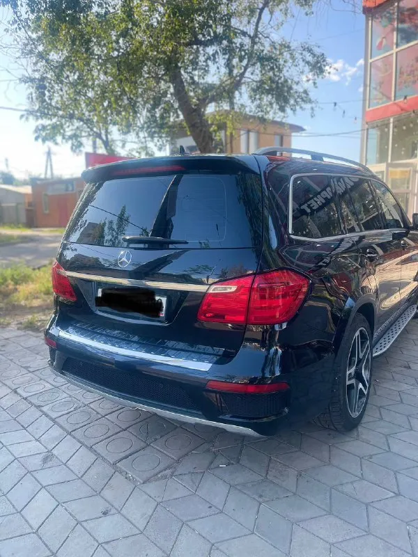 Мерседес gl 350,amg обвесы, диски 21, 2013 год, официал в одних руках, 2 комплекта резины, 7 мест, 3 литра дизель, 220 тыс пробег ( оригинал ) кузов не бит не крашен, перед в броне пленке, автомобиль покрыт керамикой,
Дотяжки дверей, адаптивный свет, авто парковка, круиз контроль, 3 х зонный климат контроль, камера 360, электро багажник, люк. Вентиляция передних сидений, подогрев передних и задних сидений, элекрорегулировка передних сидений, цена 3,7млн. +79497051401 - фотография - 4