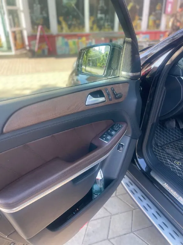 Мерседес gl 350,amg обвесы, диски 21, 2013 год, официал в одних руках, 2 комплекта резины, 7 мест, 3 литра дизель, 220 тыс пробег ( оригинал ) кузов не бит не крашен, перед в броне пленке, автомобиль покрыт керамикой,
Дотяжки дверей, адаптивный свет, авто парковка, круиз контроль, 3 х зонный климат контроль, камера 360, электро багажник, люк. Вентиляция передних сидений, подогрев передних и задних сидений, элекрорегулировка передних сидений, цена 3,7млн. +79497051401 - фотография - 8