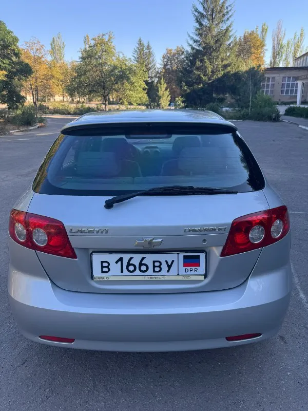 Продаю chevrolet lacetti hatchback 2005г. В. Двигатель1.8л,16-клапанный, механика, мощность 122л. С. 118 000 родного пробега!!!продажа от собственника, автомобиль находится в отличном техническом состоянии,2-ой хозяин, владею с 2010 года. Двигатель обслуживался регулярно, масло менялось каждые 5000 км. Кондиционер заправлен, имеются два комплекта ключей, стекла все оригинальные. И трансмиссия находятся в идеальном рабочем состоянии. Ремень грм заменен, установлен новый аккумулятор, недавно были заменены передние тормозные диски, задние тормозные колодки, тормозные поршни суппортов. Остаток резины-сезон докатать. Велюровый салон в отличном состоянии, не прокурен. По кузову ничего не менялось, весь в оригинале, была притертость, красилось переднее левое крыло и передняя левая дверь с переходом, в остальном краска оригинальная. Имеется бортжурнал со всеми записями-что менялось, когда и на каком пробеге за последние 15 лет!!!цена-600 000 руб. Телефон:+79494456376 сергей. Посмотреть можно:днр, дон
📞 Звоните: +7(949)4456376 - фотография - 3