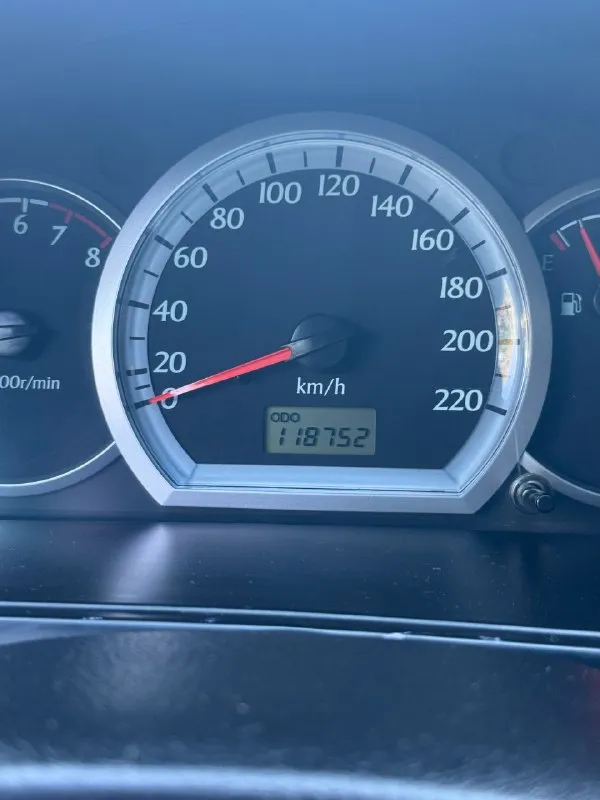 Продаю chevrolet lacetti hatchback 2005г. В. Двигатель1.8л,16-клапанный, механика, мощность 122л. С. 118 000 родного пробега!!!продажа от собственника, автомобиль находится в отличном техническом состоянии,2-ой хозяин, владею с 2010 года. Двигатель обслуживался регулярно, масло менялось каждые 5000 км. Кондиционер заправлен, имеются два комплекта ключей, стекла все оригинальные. И трансмиссия находятся в идеальном рабочем состоянии. Ремень грм заменен, установлен новый аккумулятор, недавно были заменены передние тормозные диски, задние тормозные колодки, тормозные поршни суппортов. Остаток резины-сезон докатать. Велюровый салон в отличном состоянии, не прокурен. По кузову ничего не менялось, весь в оригинале, была притертость, красилось переднее левое крыло и передняя левая дверь с переходом, в остальном краска оригинальная. Имеется бортжурнал со всеми записями-что менялось, когда и на каком пробеге за последние 15 лет!!!цена-600 000 руб. Телефон:+79494456376 сергей. Посмотреть можно:днр, дон
📞 Звоните: +7(949)4456376 - фотография - 6