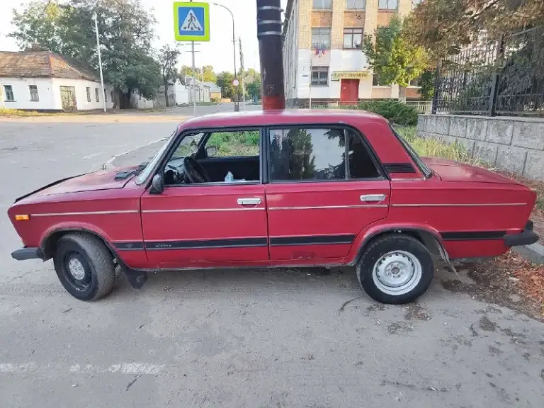 Г луганск
Продам ваз 21063.
1984 Года выпуска.
Объем двигателя 1.6(нива ) коробка 5-ти ступка.
Сигнализация с обратной связью с автозапуском (надо настраивать) starline.
Передние электро- стеклоподъёмники.
Резина зима.
Мост не воет коробка не выбивает двигатель работает исправно.
Собственник переоформление через мрэо.
Все вопросы по телефону или лс
Цену вижу 140к
+79592037404
📞 Звоните: +7(959)2037404 - фотография - 3