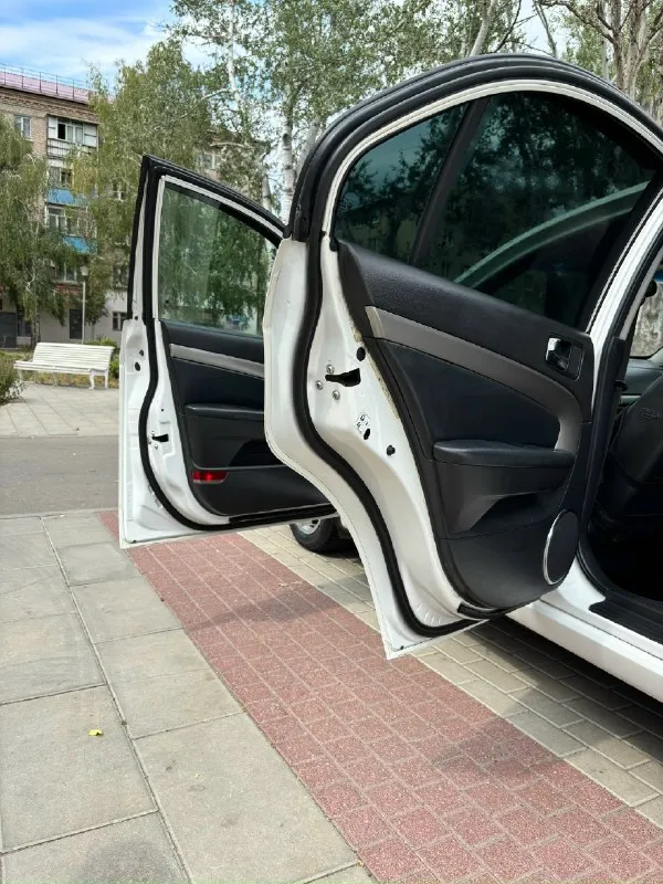 Продам срочно ‼️ ‼️ chevrolet эпика мотор 2 литра ( 6-ти цилиндровый) едит бодро, не троит,54 дымит ! Кпп механика 5-ти ступка по кузову гнили нет ! Есть не большие жучки! По комплектации- 1-гидроусилитель руля 2-вылет руля 3-электропривод сидений 4-климат контроль 5-круиз контроль 6-складывания зеркал 7- подогрев сидений 8-2 камеры регистратор и камера заднего вида 9- качественная музыка так же установлен carplee на андроиде 10-установлена новая оптика лэд по документам я владелец ! Оформления на вас! Место осмотра г харцызск цена 450 тисячь +79494559347
📞 Звоните: +7(949)4559347 - фотография - 6