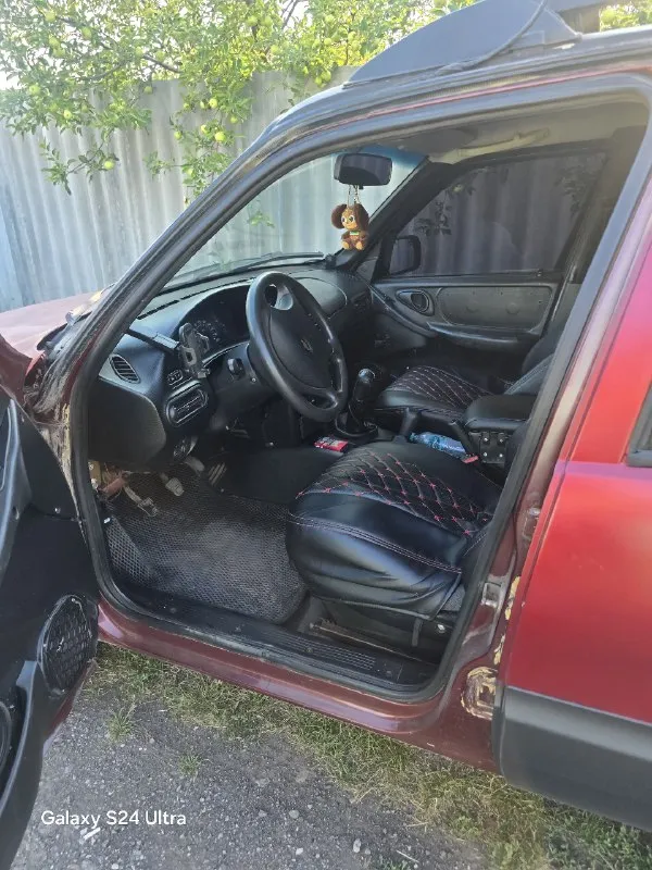 🚨 Срочно! Продам chevrolet niva 2003 г. 🚨
💰 Цена: 375 000 ₽(реальному покупателю — торг у капота!)
📍 Пробег: 196 000 км
🔥 Вложений не требует — сел и поехал!
✔️ Ходовка полностью новая
✔️ Новая коробка передач
✔️ Новая корзина сцепления
🛞 В продаже есть(цена договорная):
* Диски с демисезонной резиной (отличное состояние)
* Новая грязевая резина на дисках
⚡ Отличный вариант для города и бездорожья!
Машина ухожена, полностью готова к любым дорогам!
📲 +7949 308 98 07 Звоните — отвечу на все вопросы!
📞 Звоните: +7(949)3089807 - фотография - 5