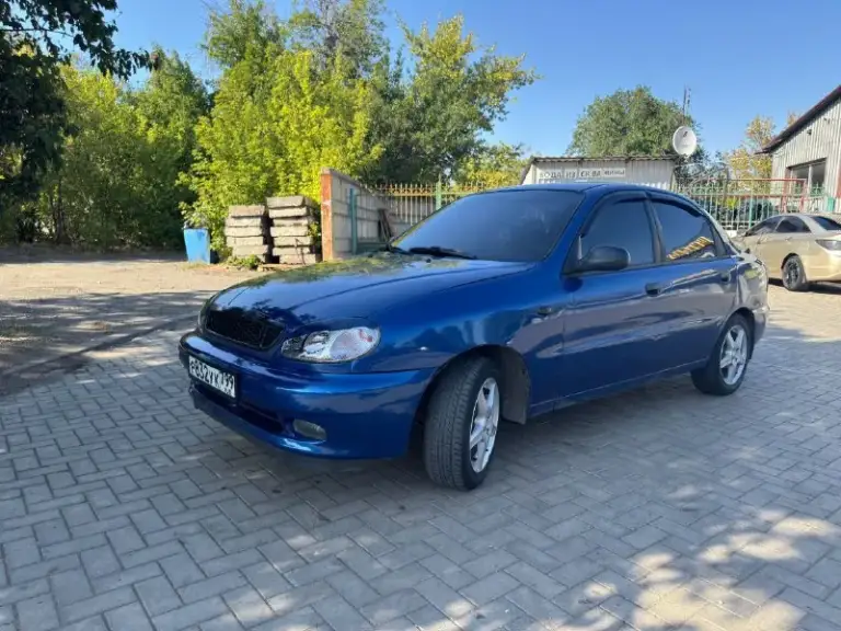 Продам обслуженный chevrolet lanos 2006 г. , 1.5, владею 4 года, в январе 2025 была капиталка мотора 👍
Коробка работает без проблем, ходовка перебрана, ручник работает, гур, кондиционер дует как дикий ❄️, подушка безопасности у водителя, передних два электрических стеклоподъемника.
Вкруг тонировка, led лампы стоят, везде. Задние фары в тонировочной плёнке, в передних фарах мини линзы и фотохромная бронепленка, туманки лед.
Выхлоп приятный, басистый, переделанный.
Музыка очень хорошая, ничего заводского ( активный сабвуфер, отдельно усилитель на передние колонки 16-е + высокочастотники) 🎵
Решетка в капот кастомная)
Колеса 15-ые, диски брались новыми пару лет назад, без ремонтов и прочего
Пороги и днище не гнилое
В комплекте отдам 14-ю шипованную зиму на штампах готовую к эксплуатации
+79497935313
Цена: 355 - фотография - 4