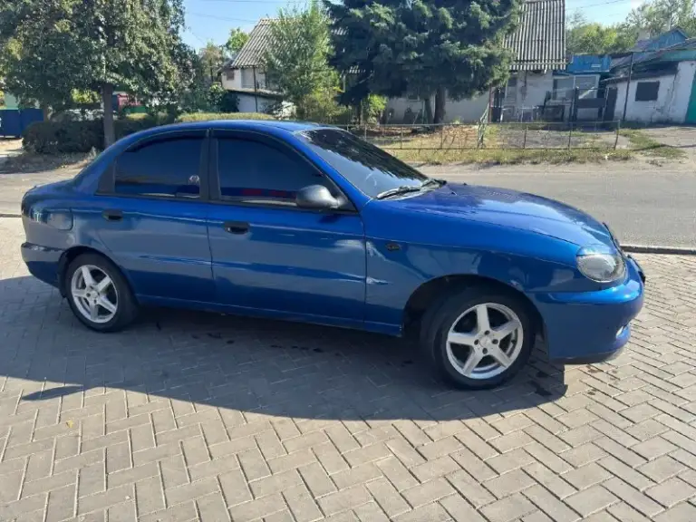 Продам обслуженный chevrolet lanos 2006 г. , 1.5, владею 4 года, в январе 2025 была капиталка мотора 👍
Коробка работает без проблем, ходовка перебрана, ручник работает, гур, кондиционер дует как дикий ❄️, подушка безопасности у водителя, передних два электрических стеклоподъемника.
Вкруг тонировка, led лампы стоят, везде. Задние фары в тонировочной плёнке, в передних фарах мини линзы и фотохромная бронепленка, туманки лед.
Выхлоп приятный, басистый, переделанный.
Музыка очень хорошая, ничего заводского ( активный сабвуфер, отдельно усилитель на передние колонки 16-е + высокочастотники) 🎵
Решетка в капот кастомная)
Колеса 15-ые, диски брались новыми пару лет назад, без ремонтов и прочего
Пороги и днище не гнилое
В комплекте отдам 14-ю шипованную зиму на штампах готовую к эксплуатации
+79497935313
Цена: 355 - фотография - 6