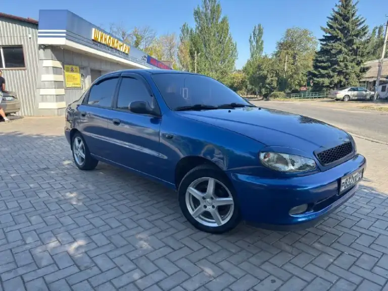 Продам обслуженный chevrolet lanos 2006 г. , 1.5, владею 4 года, в январе 2025 была капиталка мотора 👍
Коробка работает без проблем, ходовка перебрана, ручник работает, гур, кондиционер дует как дикий ❄️, подушка безопасности у водителя, передних два электрических стеклоподъемника.
Вкруг тонировка, led лампы стоят, везде. Задние фары в тонировочной плёнке, в передних фарах мини линзы и фотохромная бронепленка, туманки лед.
Выхлоп приятный, басистый, переделанный.
Музыка очень хорошая, ничего заводского ( активный сабвуфер, отдельно усилитель на передние колонки 16-е + высокочастотники) 🎵
Решетка в капот кастомная)
Колеса 15-ые, диски брались новыми пару лет назад, без ремонтов и прочего
Пороги и днище не гнилое
В комплекте отдам 14-ю шипованную зиму на штампах готовую к эксплуатации
+79497935313
Цена: 355 - фотография - 7
