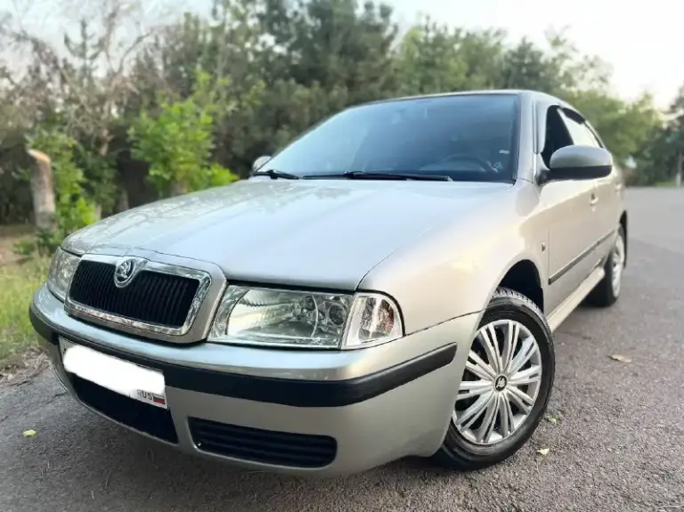 Продам личный авто. Skoda octavia tour 1.6mpi в идеальном состоянии! 2010 год выпуска. Куплена новой в 2011 году в автосалоне. Родной подтверждённый пробег 187.тыс. Км. Один единственный хозяин за всё время❗️ птс оригинал! Кузов в дтп не участвовал. Полностью оцинкован! Авто абсолютно весь обслужен и не требует никаких вложений, и в ближайшее время не будет требовать. Недавно было сделано большое т. О с заменой грм, помпы, масла, фильтра, свечи, сцепления. Вся геометрия идеально ровная, вся безопасность на месте, все герметики и швы заводские! Все стекла родные. Реально очень хорошая шкода (в таком состоянии единицы). Ездили с умом. Техническое состояние идеал! Двигатель 1.6л. Как часы, работает тихо, едет очень шустро, масло грамма не берёт. Кпп переключается мягко и легко. Ходовая часть мягенькая, без стуков. Заправлялся только аи-95. Богатая комплектация
Цена 635.000₽
+79494115300 - фотография - 1