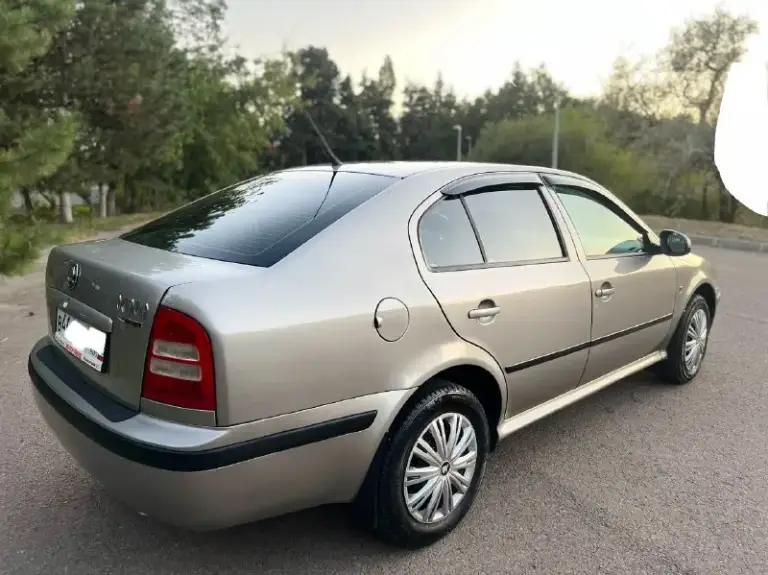 Продам личный авто. Skoda octavia tour 1.6mpi в идеальном состоянии! 2010 год выпуска. Куплена новой в 2011 году в автосалоне. Родной подтверждённый пробег 187.тыс. Км. Один единственный хозяин за всё время❗️ птс оригинал! Кузов в дтп не участвовал. Полностью оцинкован! Авто абсолютно весь обслужен и не требует никаких вложений, и в ближайшее время не будет требовать. Недавно было сделано большое т. О с заменой грм, помпы, масла, фильтра, свечи, сцепления. Вся геометрия идеально ровная, вся безопасность на месте, все герметики и швы заводские! Все стекла родные. Реально очень хорошая шкода (в таком состоянии единицы). Ездили с умом. Техническое состояние идеал! Двигатель 1.6л. Как часы, работает тихо, едет очень шустро, масло грамма не берёт. Кпп переключается мягко и легко. Ходовая часть мягенькая, без стуков. Заправлялся только аи-95. Богатая комплектация
Цена 635.000₽
+79494115300 - фотография - 3