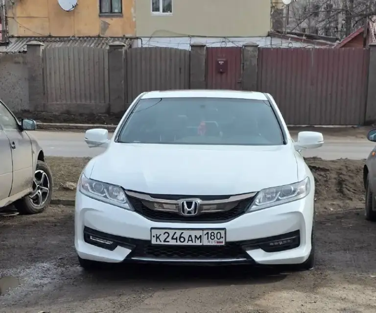 Honda accord coupe 2016 год выпуска конец года.
Максимальная комплектация за исключением кожи. Пробег 125.000км. Подрулевые лепестки, мультируль, люк, led-оптика, камера 180 в зеркале, камера заднего вида, два монитора, хорошая аудио-система, бесключевой доступ, кнопка старт-стоп.
Машина в хорошем техническом состоянии, требует небольших вложений по лкп. Автомат работает ровно, не пинает, мотор 2.4 vtec, на приятном хондовском выхлопе.

Телефон для связи - +79494043552
+79494351355

Цена: 1.450.000₽ разумный торг на месте по факту. - фотография - 1