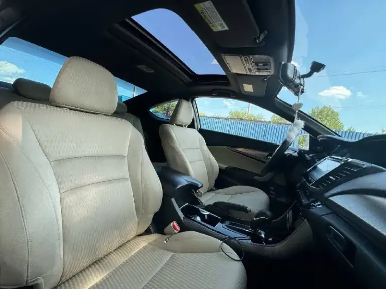 Honda accord coupe 2016 год выпуска конец года.
Максимальная комплектация за исключением кожи. Пробег 125.000км. Подрулевые лепестки, мультируль, люк, led-оптика, камера 180 в зеркале, камера заднего вида, два монитора, хорошая аудио-система, бесключевой доступ, кнопка старт-стоп.
Машина в хорошем техническом состоянии, требует небольших вложений по лкп. Автомат работает ровно, не пинает, мотор 2.4 vtec, на приятном хондовском выхлопе.

Телефон для связи - +79494043552
+79494351355

Цена: 1.450.000₽ разумный торг на месте по факту. - фотография - 5