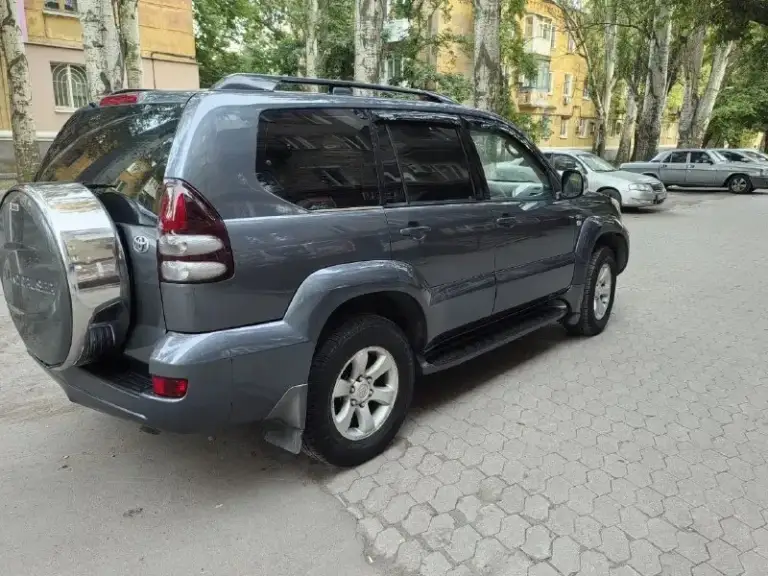 Toyota прадо комплектация полная с люком вся в родной краске машина на ходу но в верхней части мотора что-то сильно клацает цена 1м.120 тел +79493702945
📞 Звоните: +7(949)3702945 - фотография - 2
