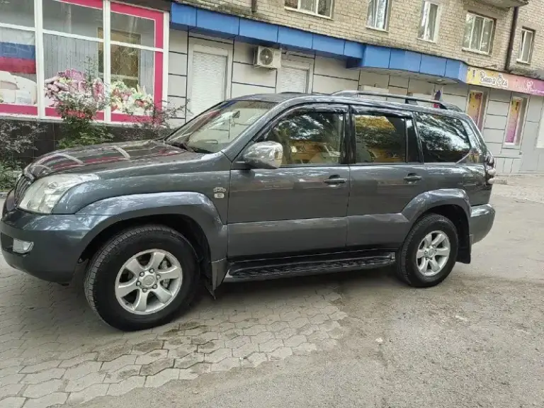 Toyota прадо комплектация полная с люком вся в родной краске машина на ходу но в верхней части мотора что-то сильно клацает цена 1м.120 тел +79493702945
📞 Звоните: +7(949)3702945 - фотография - 3
