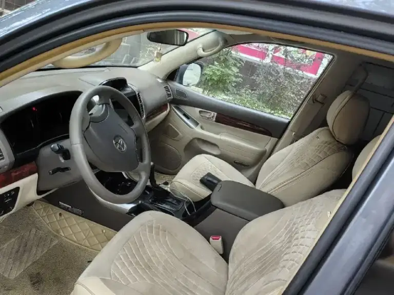 Toyota прадо комплектация полная с люком вся в родной краске машина на ходу но в верхней части мотора что-то сильно клацает цена 1м.120 тел +79493702945
📞 Звоните: +7(949)3702945 - фотография - 5