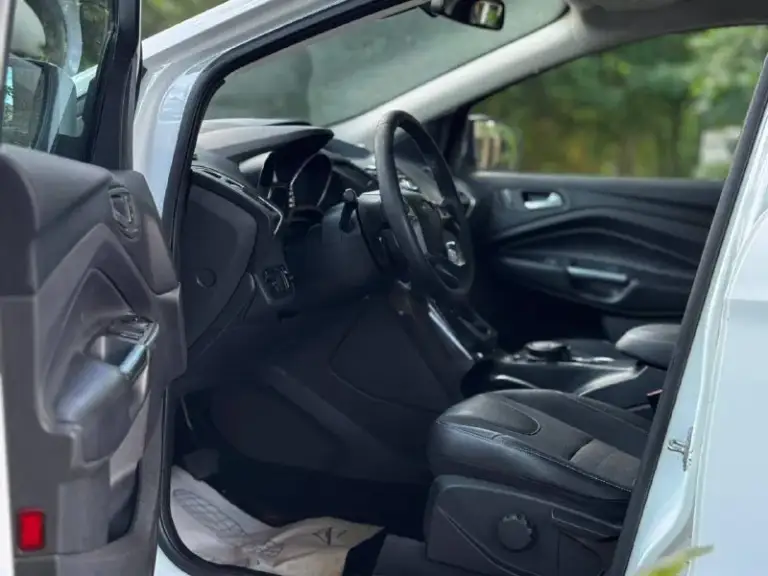 🚗 Продам автомобиль ford kuga
▶️ Год выпуска: 2013
▶️ Объём двигателя: 1.6
▶️ Комплектация полная
ℹ️ описание:
✅ Автомобиль в хорошем состоянии.
✅Пробег 164.000
✅ Автомобиль без дтп, зеленая автотека и соответсвенно весь кузов и железо ровное!
✅ Авто обслужено!
Не дымит, масло не ест, едет очень бодро. Коробка переключается плавна без рывков и пинков,
Машина внешне в отлично состояние, рыжиков, гнили и т д.
Вин читается.
На любые проверки за ваш счет - готов.
🏛 Юридически автомобиль чист, без штрафов
💰 Цена🔥:1 млн 100 тыс. Рублей
Торг у капота
🏢 Осмотр: донецк
☎ Более подробно по номеру телефона: +79494592618
📲 Tg: александр
📞 Звоните: +7(949)4592618 - фотография - 8