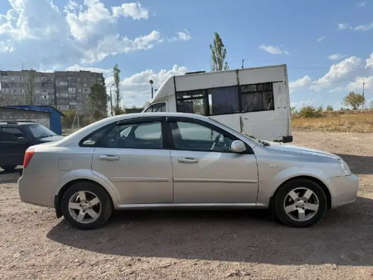 🚗Chevrolet lacetti 1.6
2008 Год
Пробег- 214.000
✅Мотор работает ровно, коробка без хрустов
Комплектация :
🔹4 Электростеклоподьемника
🔹Электро зеркала
🔹Обогрев стекл
🔹Кондиционер
По кузову не гнилая, 2 комплекта резины зима и лето.
Замена масла 1000 км назад
💰Цена- 510.000 р

📞+7949)Ю3752677 - фотография - 3