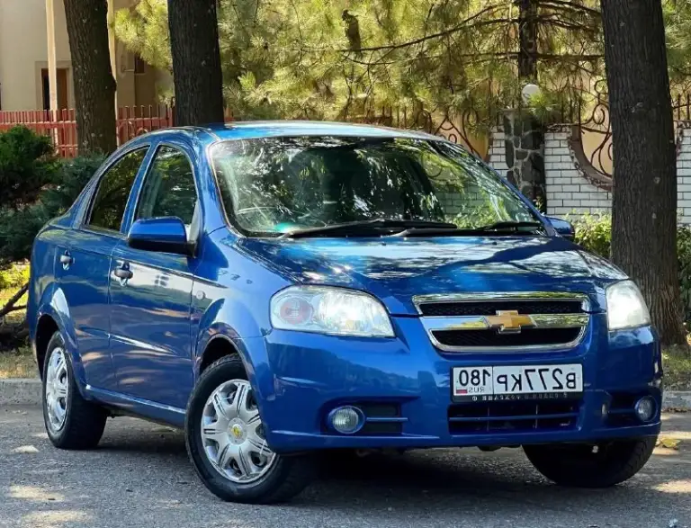 Chevrolet aveo 1.5 2009 год выпуска. Куплена новой в 2009 году в автосалоне. Родной подтверждённый пробег 162.тыс. Км. Один единственный хозяин за всё время❗️ птс оригинал! Кузов в дтп не участвовал. Полностью оцинкован! Авто абсолютно весь обслужен и не требует никаких вложений, и в ближайшее время не будет требовать. Недавно было сделано большое т. О с заменой грм, помпы, масла, фильтра, свечи, сцепления. Вся геометрия идеально ровная, вся безопасность на месте, все герметики и швы заводские! Все стекла родные. Реально очень хорошая aveo (в таком состоянии единицы). Ездили с умом. Двигатель 1.5л. Как часы, работает тихо, едет очень шустро, масло грамма не берёт. Кпп переключается мягко и легко. Ходовая часть мягенькая, без стуков. Заправлялся только аи-95. Богатая комплектация: кондиционер(заправлен и дует❄️). Установле газ пропан, гидроусилитель руля. Подушки безопасности airbag. Система abs. . Эл. Регулировка зеркал с обогревом. Эл. Стеклоподъемники с доводчиками. Сигнализация.
💰Цена :530.000₽💰
📞+79494355183 - фотография - 2