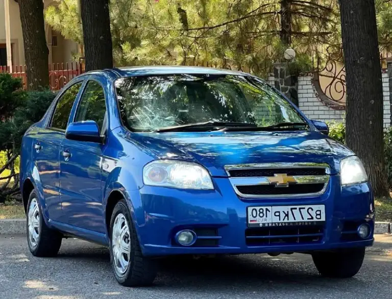 Chevrolet aveo 1.5 2009 год выпуска. Куплена новой в 2009 году в автосалоне. Родной подтверждённый пробег 162.тыс. Км. Один единственный хозяин за всё время❗️ птс оригинал! Кузов в дтп не участвовал. Полностью оцинкован! Авто абсолютно весь обслужен и не требует никаких вложений, и в ближайшее время не будет требовать. Недавно было сделано большое т. О с заменой грм, помпы, масла, фильтра, свечи, сцепления. Вся геометрия идеально ровная, вся безопасность на месте, все герметики и швы заводские! Все стекла родные. Реально очень хорошая aveo (в таком состоянии единицы). Ездили с умом. Двигатель 1.5л. Как часы, работает тихо, едет очень шустро, масло грамма не берёт. Кпп переключается мягко и легко. Ходовая часть мягенькая, без стуков. Заправлялся только аи-95. Богатая комплектация: кондиционер(заправлен и дует❄️). Установле газ пропан, гидроусилитель руля. Подушки безопасности airbag. Система abs. . Эл. Регулировка зеркал с обогревом. Эл. Стеклоподъемники с доводчиками. Сигнализация.
💰Цена :530.000₽💰
📞+79494355183 - фотография - 3