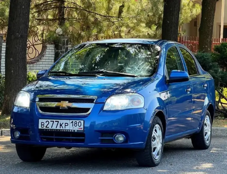 Chevrolet aveo 1.5 2009 год выпуска. Куплена новой в 2009 году в автосалоне. Родной подтверждённый пробег 162.тыс. Км. Один единственный хозяин за всё время❗️ птс оригинал! Кузов в дтп не участвовал. Полностью оцинкован! Авто абсолютно весь обслужен и не требует никаких вложений, и в ближайшее время не будет требовать. Недавно было сделано большое т. О с заменой грм, помпы, масла, фильтра, свечи, сцепления. Вся геометрия идеально ровная, вся безопасность на месте, все герметики и швы заводские! Все стекла родные. Реально очень хорошая aveo (в таком состоянии единицы). Ездили с умом. Двигатель 1.5л. Как часы, работает тихо, едет очень шустро, масло грамма не берёт. Кпп переключается мягко и легко. Ходовая часть мягенькая, без стуков. Заправлялся только аи-95. Богатая комплектация: кондиционер(заправлен и дует❄️). Установле газ пропан, гидроусилитель руля. Подушки безопасности airbag. Система abs. . Эл. Регулировка зеркал с обогревом. Эл. Стеклоподъемники с доводчиками. Сигнализация.
💰Цена :530.000₽💰
📞+79494355183 - фотография - 4