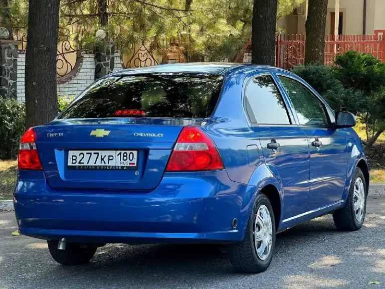 Chevrolet aveo 1.5 2009 год выпуска. Куплена новой в 2009 году в автосалоне. Родной подтверждённый пробег 162.тыс. Км. Один единственный хозяин за всё время❗️ птс оригинал! Кузов в дтп не участвовал. Полностью оцинкован! Авто абсолютно весь обслужен и не требует никаких вложений, и в ближайшее время не будет требовать. Недавно было сделано большое т. О с заменой грм, помпы, масла, фильтра, свечи, сцепления. Вся геометрия идеально ровная, вся безопасность на месте, все герметики и швы заводские! Все стекла родные. Реально очень хорошая aveo (в таком состоянии единицы). Ездили с умом. Двигатель 1.5л. Как часы, работает тихо, едет очень шустро, масло грамма не берёт. Кпп переключается мягко и легко. Ходовая часть мягенькая, без стуков. Заправлялся только аи-95. Богатая комплектация: кондиционер(заправлен и дует❄️). Установле газ пропан, гидроусилитель руля. Подушки безопасности airbag. Система abs. . Эл. Регулировка зеркал с обогревом. Эл. Стеклоподъемники с доводчиками. Сигнализация.
💰Цена :530.000₽💰
📞+79494355183 - фотография - 5