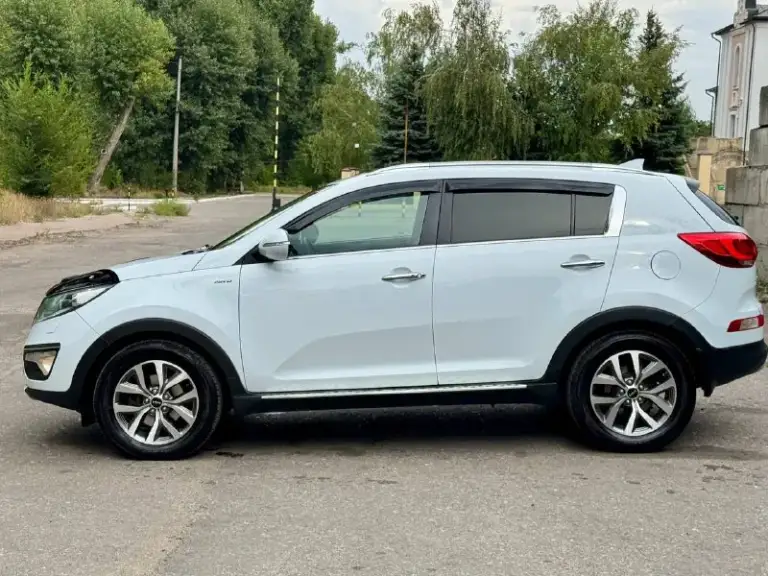 Kia sportage restailing
2014 Год
Двигатель 2.0 бензин
Коробка автомат
Пробег 157 тыс. Км
Автомобиль в отличном состоянии,
Кузов без дтп, весь в заводском окрасе,
Двигатель работают как часики без посторонних шумов !!!
Коробка переключаем как положено без пенков, рывков, и прочего,
Ходовая сбитая не чего не стучит не гремит !
Машина полностью обслужена, вложения на требует от слова совсем !
Максимальная комплектация,
Кожаный салон,
Бесключевой доступ ( start-stop)
Раздельный климат контроль,
Круиз контроль,
Датчики света, и дождя,
Подогревы руля,
Сидений передних, и задних,
Большой многофункциональный монитор
С камерой заднего вида,
И т. Д.
С документами все в порядке продажа с полным переоформлением в мрэо на вас !
Г. Донецк
Цена 1.395 тыс. ₽
Звоните остальное по
+79494006791
📲 Tg: r. B
📞 Звоните: +7(949)4006791 - фотография - 2