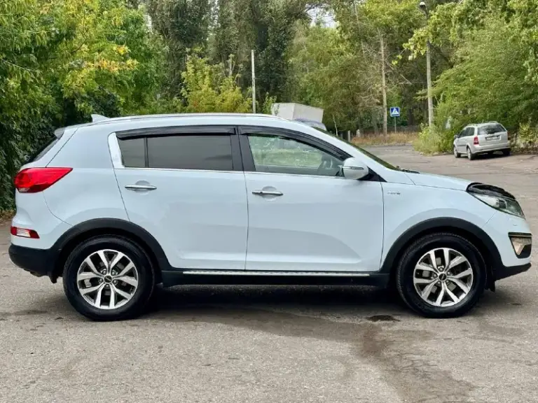 Kia sportage restailing
2014 Год
Двигатель 2.0 бензин
Коробка автомат
Пробег 157 тыс. Км
Автомобиль в отличном состоянии,
Кузов без дтп, весь в заводском окрасе,
Двигатель работают как часики без посторонних шумов !!!
Коробка переключаем как положено без пенков, рывков, и прочего,
Ходовая сбитая не чего не стучит не гремит !
Машина полностью обслужена, вложения на требует от слова совсем !
Максимальная комплектация,
Кожаный салон,
Бесключевой доступ ( start-stop)
Раздельный климат контроль,
Круиз контроль,
Датчики света, и дождя,
Подогревы руля,
Сидений передних, и задних,
Большой многофункциональный монитор
С камерой заднего вида,
И т. Д.
С документами все в порядке продажа с полным переоформлением в мрэо на вас !
Г. Донецк
Цена 1.395 тыс. ₽
Звоните остальное по
+79494006791
📲 Tg: r. B
📞 Звоните: +7(949)4006791 - фотография - 5
