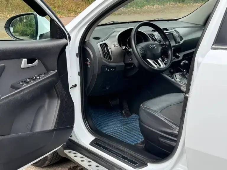 Kia sportage restailing
2014 Год
Двигатель 2.0 бензин
Коробка автомат
Пробег 157 тыс. Км
Автомобиль в отличном состоянии,
Кузов без дтп, весь в заводском окрасе,
Двигатель работают как часики без посторонних шумов !!!
Коробка переключаем как положено без пенков, рывков, и прочего,
Ходовая сбитая не чего не стучит не гремит !
Машина полностью обслужена, вложения на требует от слова совсем !
Максимальная комплектация,
Кожаный салон,
Бесключевой доступ ( start-stop)
Раздельный климат контроль,
Круиз контроль,
Датчики света, и дождя,
Подогревы руля,
Сидений передних, и задних,
Большой многофункциональный монитор
С камерой заднего вида,
И т. Д.
С документами все в порядке продажа с полным переоформлением в мрэо на вас !
Г. Донецк
Цена 1.395 тыс. ₽
Звоните остальное по
+79494006791
📲 Tg: r. B
📞 Звоните: +7(949)4006791 - фотография - 8