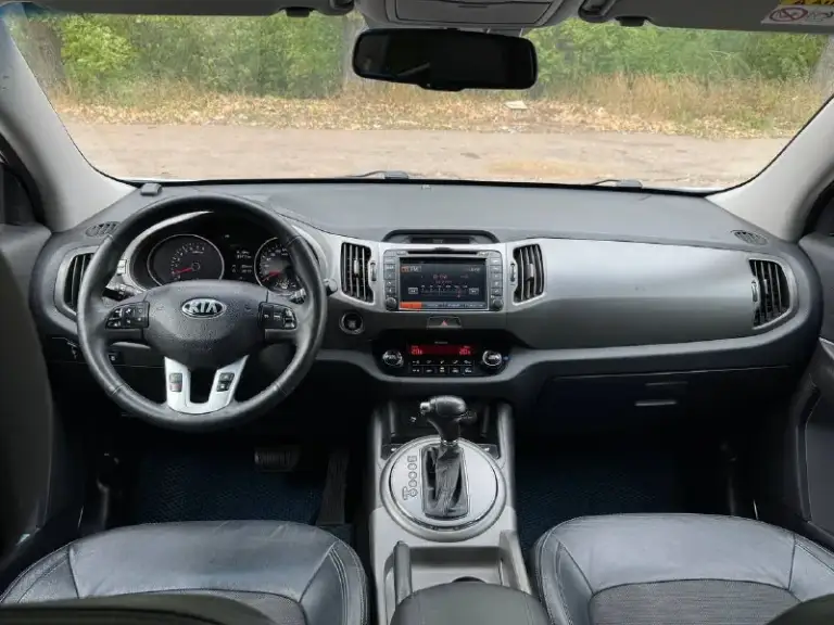 Kia sportage restailing
2014 Год
Двигатель 2.0 бензин
Коробка автомат
Пробег 157 тыс. Км
Автомобиль в отличном состоянии,
Кузов без дтп, весь в заводском окрасе,
Двигатель работают как часики без посторонних шумов !!!
Коробка переключаем как положено без пенков, рывков, и прочего,
Ходовая сбитая не чего не стучит не гремит !
Машина полностью обслужена, вложения на требует от слова совсем !
Максимальная комплектация,
Кожаный салон,
Бесключевой доступ ( start-stop)
Раздельный климат контроль,
Круиз контроль,
Датчики света, и дождя,
Подогревы руля,
Сидений передних, и задних,
Большой многофункциональный монитор
С камерой заднего вида,
И т. Д.
С документами все в порядке продажа с полным переоформлением в мрэо на вас !
Г. Донецк
Цена 1.395 тыс. ₽
Звоните остальное по
+79494006791
📲 Tg: r. B
📞 Звоните: +7(949)4006791 - фотография - 9
