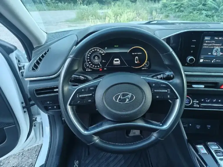 Hyundai sonata dn8 2.5 бензин (8 ступенчатый) 2019 г. В. 64.000 км
Машину приобрел год назад на пробеге около 40 т. Км. , за это время ни разу не подвела, никаких поломок не было, масло не расходует, меняю каждые 5 т. Км. , на 60 т. Км. Делал полную замену масла в, автомат переключает плавно, нариканий никаких нет. Безопасность вся родная, ни разу не одна подушка не стреляла. Пробег родной, не скручивался. Из минусов только то, что много сколов, которые видны на фото. Остальные вопросы задавайте в сообщениях или звоните по телефону +79493231043.
Вин 5npef4ja8lh000421
Осмотр донецк
Цена 2.250.000 готов торговаться по цене, пока в продаже интересующий мне автомобиль
📞 Звоните: +7(949)3231043 - фотография - 9