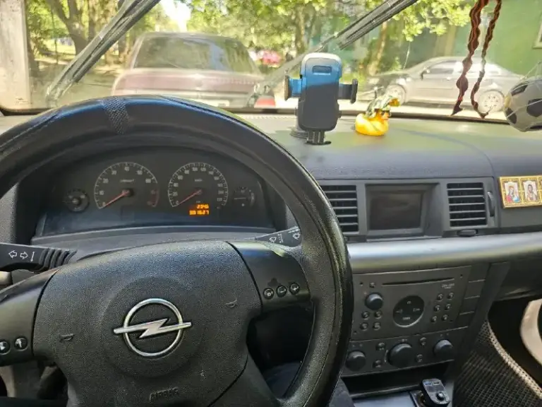 Opel vectra c 2002г
Двигатель: 1.8 бензин
Пробег: 305000
Коробка: механика
Комплектация: электропривод боковых зеркал, электроподогрев зеркал, регулировка передних сидений (передние сиденья с регулировкой по высоте ), поясничная опора в передних сиденьях, разделительный подлокотник спереди, разделительный подлокотник сзади, центральный замок, ключ ду (дистанционный ключ), электрические стеклоподъемники передние, abs, esp. Tcs, кондиционер ( раздельный климат-контроль 2 зоны ), запасное колесо.
Есть нюансы по лкп. Двигатель работает ровно. Обслуживалась машина в срок, все расходники менялись вовремя. Полностью новая подвеска, перебрана тормозная система.
2 Комплекта ключей.
Цена: 500.000р + торг
Осмотр донецк - кировский район, текстильщик
Контакты: +79493181444 ( telegram )
📞 Звоните: +7(949)3181444 - фотография - 4