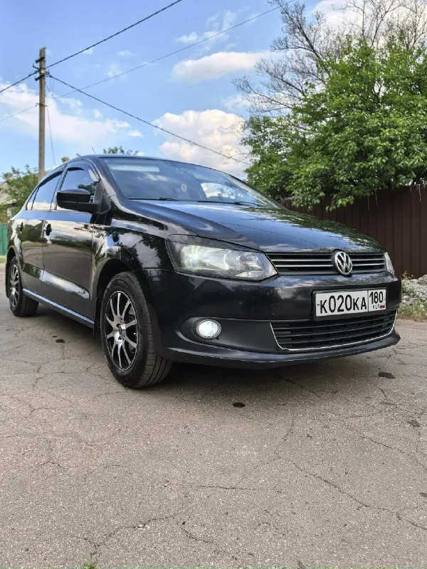 Volkswagen polo (фольсваген поло )2011г. Мотор 1.6 пробег 275. Автомобиль в хорошем состоянии с комплектацией highline (климат контроль, мультируль, 4 автоматических стеклоподъёмника с доводчиками, подогрев передних сидений, электро легулеровка и подогрев зеркал, esp, парктроник) коробка aisin в очень хорошем состоянии. Масло не жрёт ни капли, каждые 6000 производилась замена(emperol) на пробеге 260 было заменено: масло в коробке, цепь грм, свечи, катушки зажигания, ремень) установлена сигнализация starline с автозапуском, газовые упоры под капотом, магнитола teyes cc3 2k с голосовым помощником, регистратор teyes x5 1080p с выводом изображения на головное устройство и функцией adas, камера заднего вида. В дверях хорошие 16 динамика ural, в багажнике саб ural. Двери все проклеины(обесшумленны) 2 комплекта колёс : зимняя резина в очень хорошем состоянии на оригинальных дисках, летняя kumho на новых дисках(летний комплект покупался новым, в начале лета)осмотр горловка-енак
📞 Звоните: +7(949)4912073 - фотография - 1