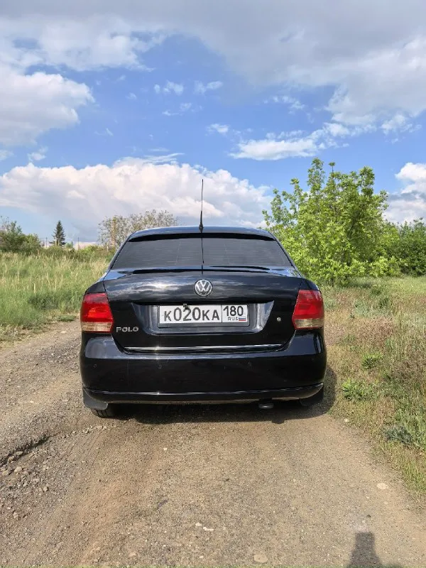Volkswagen polo (фольсваген поло )2011г. Мотор 1.6 пробег 275. Автомобиль в хорошем состоянии с комплектацией highline (климат контроль, мультируль, 4 автоматических стеклоподъёмника с доводчиками, подогрев передних сидений, электро легулеровка и подогрев зеркал, esp, парктроник) коробка aisin в очень хорошем состоянии. Масло не жрёт ни капли, каждые 6000 производилась замена(emperol) на пробеге 260 было заменено: масло в коробке, цепь грм, свечи, катушки зажигания, ремень) установлена сигнализация starline с автозапуском, газовые упоры под капотом, магнитола teyes cc3 2k с голосовым помощником, регистратор teyes x5 1080p с выводом изображения на головное устройство и функцией adas, камера заднего вида. В дверях хорошие 16 динамика ural, в багажнике саб ural. Двери все проклеины(обесшумленны) 2 комплекта колёс : зимняя резина в очень хорошем состоянии на оригинальных дисках, летняя kumho на новых дисках(летний комплект покупался новым, в начале лета)осмотр горловка-енак
📞 Звоните: +7(949)4912073 - фотография - 2