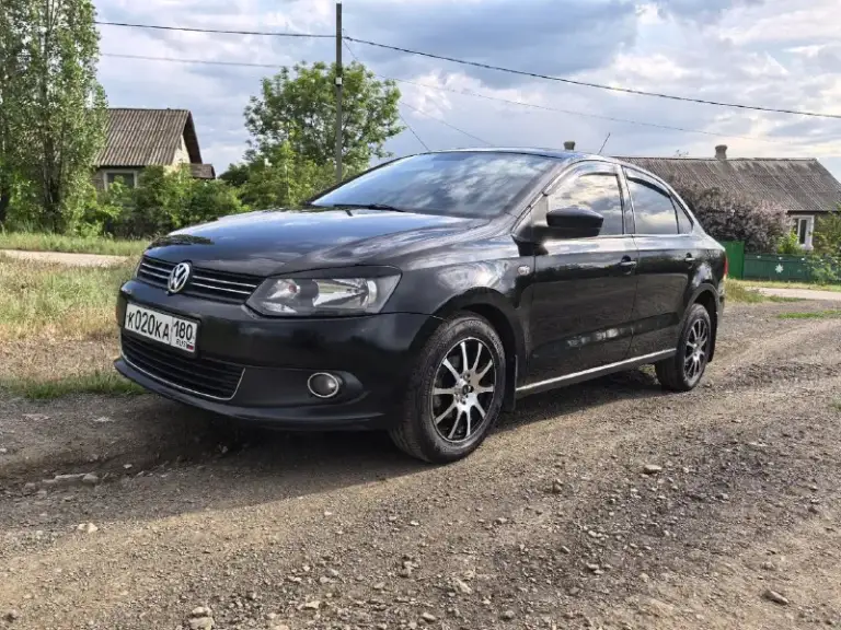 Volkswagen polo (фольсваген поло )2011г. Мотор 1.6 пробег 275. Автомобиль в хорошем состоянии с комплектацией highline (климат контроль, мультируль, 4 автоматических стеклоподъёмника с доводчиками, подогрев передних сидений, электро легулеровка и подогрев зеркал, esp, парктроник) коробка aisin в очень хорошем состоянии. Масло не жрёт ни капли, каждые 6000 производилась замена(emperol) на пробеге 260 было заменено: масло в коробке, цепь грм, свечи, катушки зажигания, ремень) установлена сигнализация starline с автозапуском, газовые упоры под капотом, магнитола teyes cc3 2k с голосовым помощником, регистратор teyes x5 1080p с выводом изображения на головное устройство и функцией adas, камера заднего вида. В дверях хорошие 16 динамика ural, в багажнике саб ural. Двери все проклеины(обесшумленны) 2 комплекта колёс : зимняя резина в очень хорошем состоянии на оригинальных дисках, летняя kumho на новых дисках(летний комплект покупался новым, в начале лета)осмотр горловка-енак
📞 Звоните: +7(949)4912073 - фотография - 4