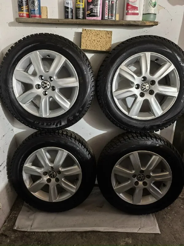 Volkswagen polo (фольсваген поло )2011г. Мотор 1.6 пробег 275. Автомобиль в хорошем состоянии с комплектацией highline (климат контроль, мультируль, 4 автоматических стеклоподъёмника с доводчиками, подогрев передних сидений, электро легулеровка и подогрев зеркал, esp, парктроник) коробка aisin в очень хорошем состоянии. Масло не жрёт ни капли, каждые 6000 производилась замена(emperol) на пробеге 260 было заменено: масло в коробке, цепь грм, свечи, катушки зажигания, ремень) установлена сигнализация starline с автозапуском, газовые упоры под капотом, магнитола teyes cc3 2k с голосовым помощником, регистратор teyes x5 1080p с выводом изображения на головное устройство и функцией adas, камера заднего вида. В дверях хорошие 16 динамика ural, в багажнике саб ural. Двери все проклеины(обесшумленны) 2 комплекта колёс : зимняя резина в очень хорошем состоянии на оригинальных дисках, летняя kumho на новых дисках(летний комплект покупался новым, в начале лета)осмотр горловка-енак
📞 Звоните: +7(949)4912073 - фотография - 6
