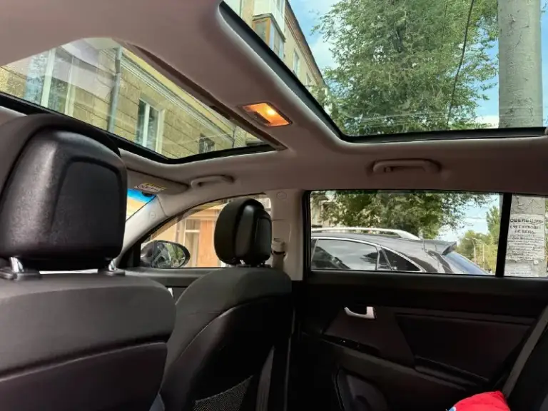 Продам kia sportage
Пробег: 185000 км.
Год:2013
Мотор:2л
Коробка:автомат
Привод:полный
Автомобиль в отличном состоянии, весь в родном окрасе, не участвовал в дтп.
Салон чистый и опрятный!
По технической части также никаких нареканий, вложений не требует, мотор масло не расходует от замены до замены.
Я второй владелец.
Хорошая комплектация: мультируль, подогрев всех сидений, камера заднего вида, парктроники, двух зонный климат контроль, круиз контроль, не плохая музыка, панорамная крыша.
В машине абсолютно все работает без каких либо нареканий, в салоне не курили.
Летняя резина на докат.
Зимняя резина 1 сезон в комплекте.
Цена: 1 450 000 руб + небольшой торг при осмотре автомобиля.
+79493195557 - фотография - 4