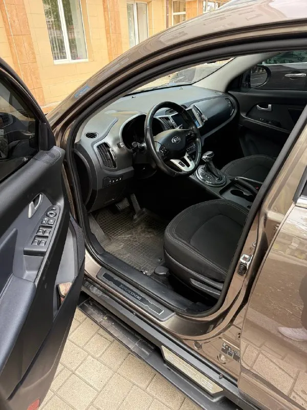 Продам kia sportage
Пробег: 185000 км.
Год:2013
Мотор:2л
Коробка:автомат
Привод:полный
Автомобиль в отличном состоянии, весь в родном окрасе, не участвовал в дтп.
Салон чистый и опрятный!
По технической части также никаких нареканий, вложений не требует, мотор масло не расходует от замены до замены.
Я второй владелец.
Хорошая комплектация: мультируль, подогрев всех сидений, камера заднего вида, парктроники, двух зонный климат контроль, круиз контроль, не плохая музыка, панорамная крыша.
В машине абсолютно все работает без каких либо нареканий, в салоне не курили.
Летняя резина на докат.
Зимняя резина 1 сезон в комплекте.
Цена: 1 450 000 руб + небольшой торг при осмотре автомобиля.
+79493195557 - фотография - 6