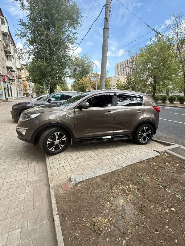 Продам kia sportage
Пробег: 185000 км.
Год:2013
Мотор:2л
Коробка:автомат
Привод:полный
Автомобиль в отличном состоянии, весь в родном окрасе, не участвовал в дтп.
Салон чистый и опрятный!
По технической части также никаких нареканий, вложений не требует, мотор масло не расходует от замены до замены.
Я второй владелец.
Хорошая комплектация: мультируль, подогрев всех сидений, камера заднего вида, парктроники, двух зонный климат контроль, круиз контроль, не плохая музыка, панорамная крыша.
В машине абсолютно все работает без каких либо нареканий, в салоне не курили.
Летняя резина на докат.
Зимняя резина 1 сезон в комплекте.
Цена: 1 450 000 руб + небольшой торг при осмотре автомобиля.
+79493195557 - фотография - 7
