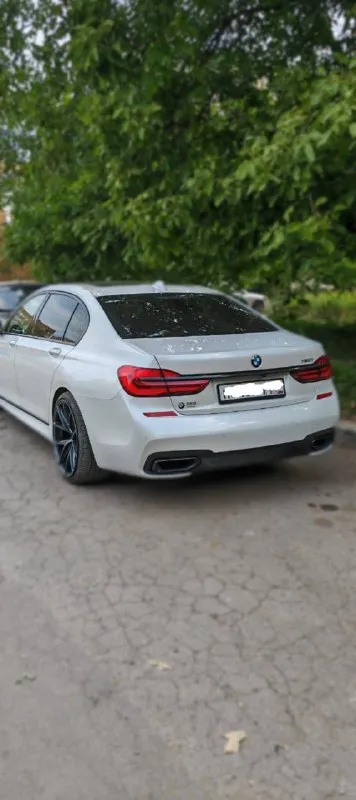 Bmw 750і 4.4 от собственника.

Год выпуска: 2017
Пробег: 91т км.
Стоимость: 3 800 000 руб. (торг)

Машина в идеальном состоянии.
Автомобиль представляет собой спортивный автомобиль, с невероятной динамикой. При это автомобиль очень комфортный для ежедневных поездок.
Максимальная комплектация, с задними шторками, что большая редкость, проекцию на лобовое стекло, панорамную крышу, диски r21 и т. Д.
Автомобиль в абсолютно заводском состоянии, безо всякого чип-тюнинга и т. Д.
Все органы и системы исправны и работают также, как на новой машине.
Невероятно мощный, быстрый и универсальный автомобиль.

Тел: +79498477720 - фотография - 2