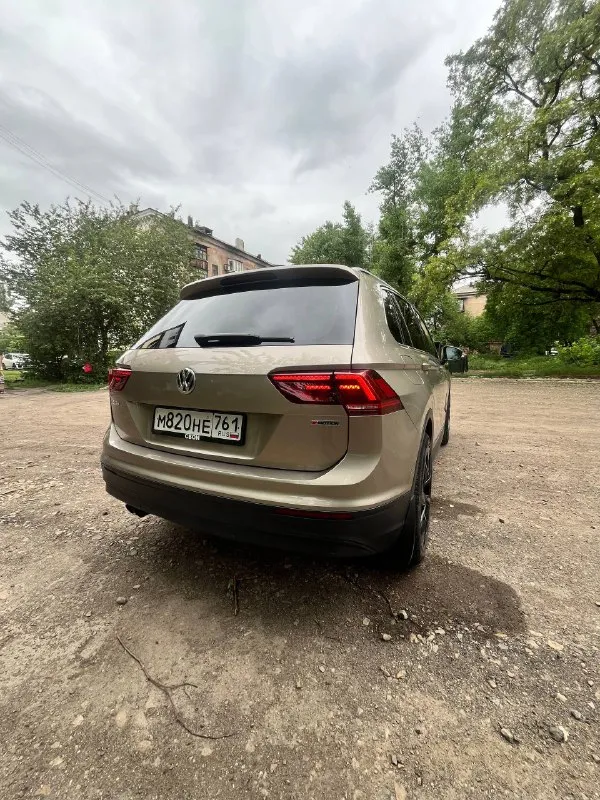 Volkswagen tiguan 2
2.0 Tsi, dsg dq500, 4motion
Год: 2018 цена: 2,75🍋
Пробег: 87000км
Дилерский авто, я второй владелец.
Комплектация:
Топовый свет, авто дальний, подсвет при поворотах.
Led приборка, вывод любой информации на жк, изменяемый стиль (6 вариантов, полная палитра цветов), амбиентная подсветка салона, ног, порогов.
Адаптивный круиз, аварийное торможение, контроль дистанции спереди и сзади, ассистент выезда с парковки, автопарковка.
4Х зонный климат контроль, для всех пассажиров. Подогрев всех сидений включая задний диван. Массаж водительского кресла. Алькантара.
Сервопривод багажника, автозапуск с брелка и мобильного приложения. Установлен дорогой starline. Четыре режима вождения. Помощь при спуске/подьеме. Auto hold. Ассистент смены полосы. Carplay/android auto. Холодильник в бардачке, 220в в багажнике. Без ключевой доступ. Автомобиль обклеен защитной пленкой!
+79493873942
📲 Tg: @nebo_seven
📞 Звоните: +7(949)3873942 - фотография - 6