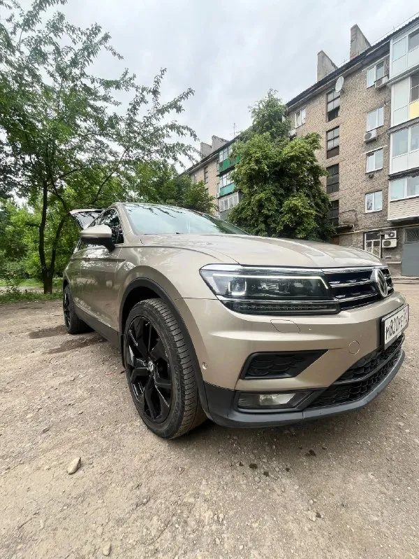 Volkswagen tiguan 2
2.0 Tsi, dsg dq500, 4motion
Год: 2018 цена: 2,75🍋
Пробег: 87000км
Дилерский авто, я второй владелец.
Комплектация:
Топовый свет, авто дальний, подсвет при поворотах.
Led приборка, вывод любой информации на жк, изменяемый стиль (6 вариантов, полная палитра цветов), амбиентная подсветка салона, ног, порогов.
Адаптивный круиз, аварийное торможение, контроль дистанции спереди и сзади, ассистент выезда с парковки, автопарковка.
4Х зонный климат контроль, для всех пассажиров. Подогрев всех сидений включая задний диван. Массаж водительского кресла. Алькантара.
Сервопривод багажника, автозапуск с брелка и мобильного приложения. Установлен дорогой starline. Четыре режима вождения. Помощь при спуске/подьеме. Auto hold. Ассистент смены полосы. Carplay/android auto. Холодильник в бардачке, 220в в багажнике. Без ключевой доступ. Автомобиль обклеен защитной пленкой!
+79493873942
📲 Tg: @nebo_seven
📞 Звоните: +7(949)3873942 - фотография - 7