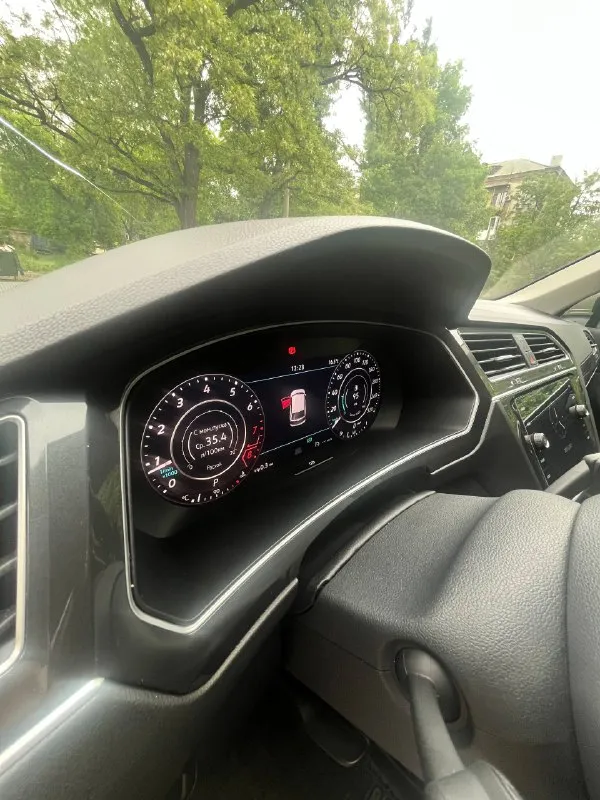 Volkswagen tiguan 2
2.0 Tsi, dsg dq500, 4motion
Год: 2018 цена: 2,75🍋
Пробег: 87000км
Дилерский авто, я второй владелец.
Комплектация:
Топовый свет, авто дальний, подсвет при поворотах.
Led приборка, вывод любой информации на жк, изменяемый стиль (6 вариантов, полная палитра цветов), амбиентная подсветка салона, ног, порогов.
Адаптивный круиз, аварийное торможение, контроль дистанции спереди и сзади, ассистент выезда с парковки, автопарковка.
4Х зонный климат контроль, для всех пассажиров. Подогрев всех сидений включая задний диван. Массаж водительского кресла. Алькантара.
Сервопривод багажника, автозапуск с брелка и мобильного приложения. Установлен дорогой starline. Четыре режима вождения. Помощь при спуске/подьеме. Auto hold. Ассистент смены полосы. Carplay/android auto. Холодильник в бардачке, 220в в багажнике. Без ключевой доступ. Автомобиль обклеен защитной пленкой!
+79493873942
📲 Tg: @nebo_seven
📞 Звоните: +7(949)3873942 - фотография - 8