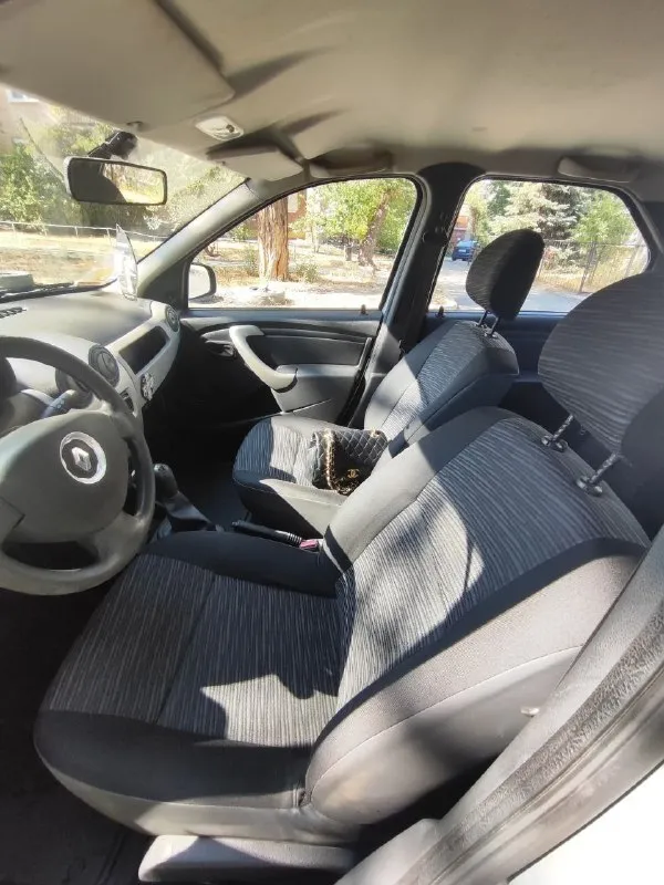 Продам renault логан 2012года.
1.4 -75 Л. С.
Бензин/газ вписан.
Куплена с салона.
1 Хозяин, ✅родной пробег 31тыс, машина вся целая, без дтп, есть незначительные коцки по кузову в ходе эксплуатации. Все стекла родные, , коробка, подвеска в отличном состоянии, машина полностью обслужена не требует не каких вложений !
Поменяны масла, фильтра.
Гидроусилитель руля, стеклоподъемники, центральный замок 2 ключа, магнитола, с документами полный порядок.
Цена 570 000₽, торг.
Просмотр луганск, донбасс
Звоните/пишите +79591600502, телеграмм
📞 Звоните: +7(959)1600502 - фотография - 4